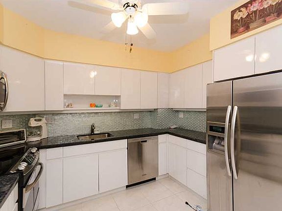 5th image of 500 Bayview Dr APT 1232