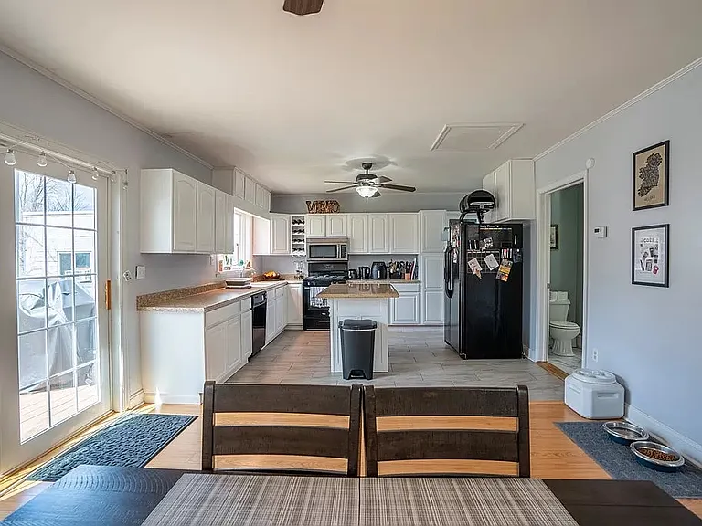 210 S Keystone Ave — Photo 4