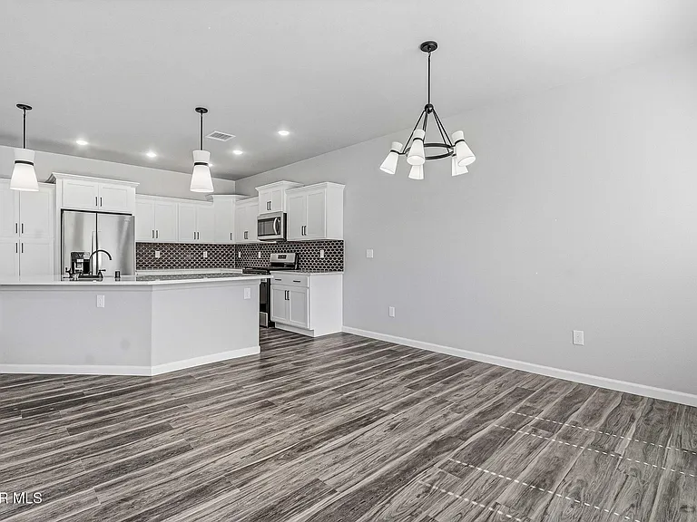 6070 Zinc Hill St — Photo 11