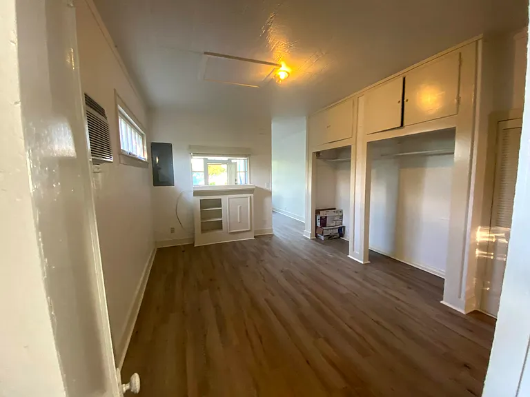 410 SW 4th Ave #B — Photo 1
