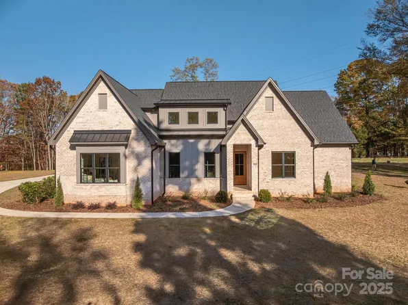 110 Lake Mist Dr, Belmont, NC 28012