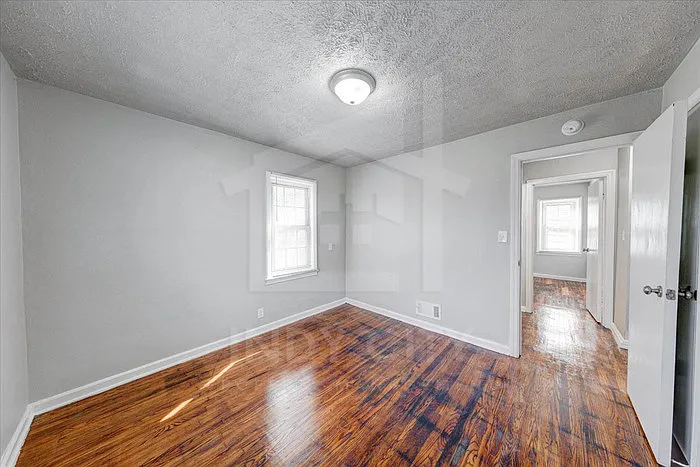 3535 N Oxford St — Photo 10