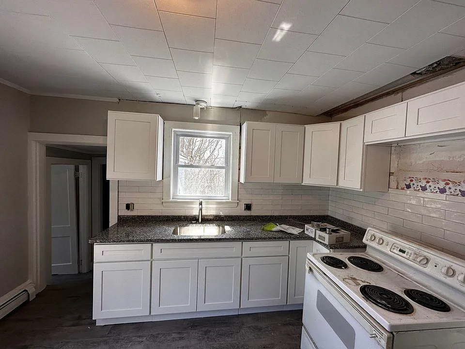 24A W High St