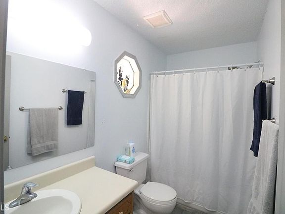 3rd image of 575 Hood Ave