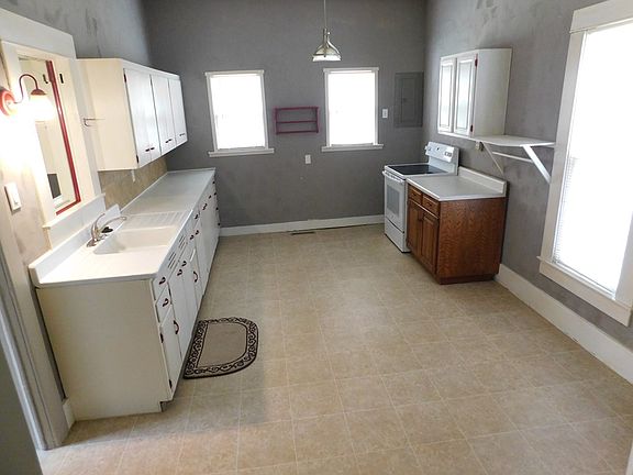 4th image of 407 E 22nd St