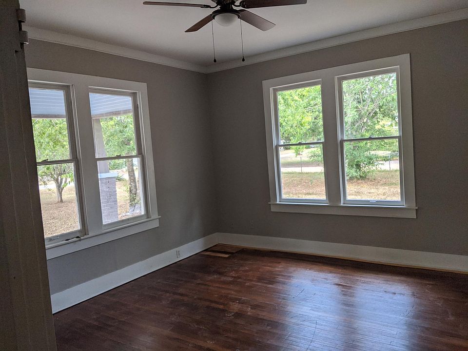 2nd image of 431 W Austin St