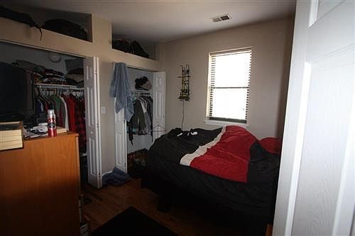 4th image of 1147 N Wood St #2