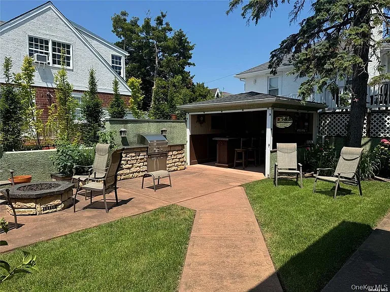 38 Clayton Ave — Photo 23