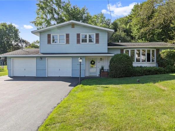 203 Oakridge Dr, Camillus, NY 13031