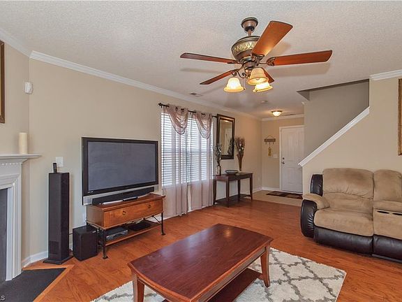 4th image of 405 Sutton Pl