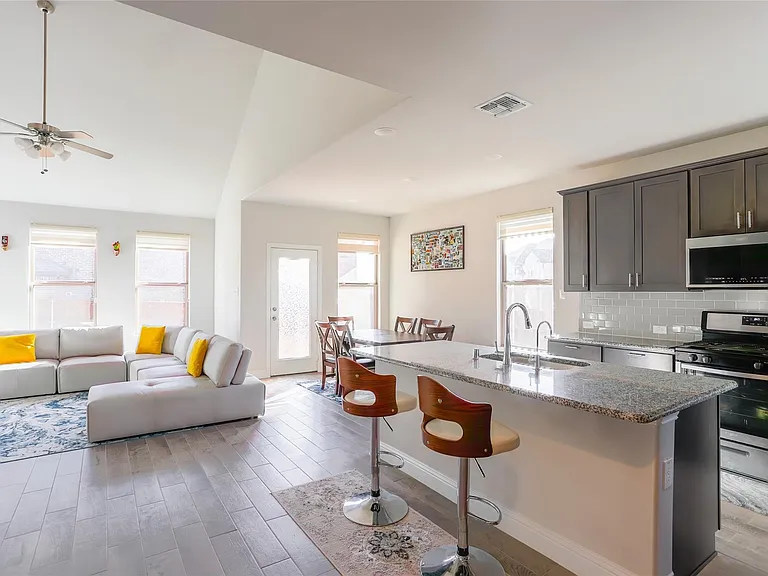 412 Christie Xing — Photo 11