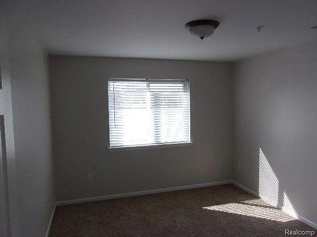 866 Amanda Ln — Photo 10