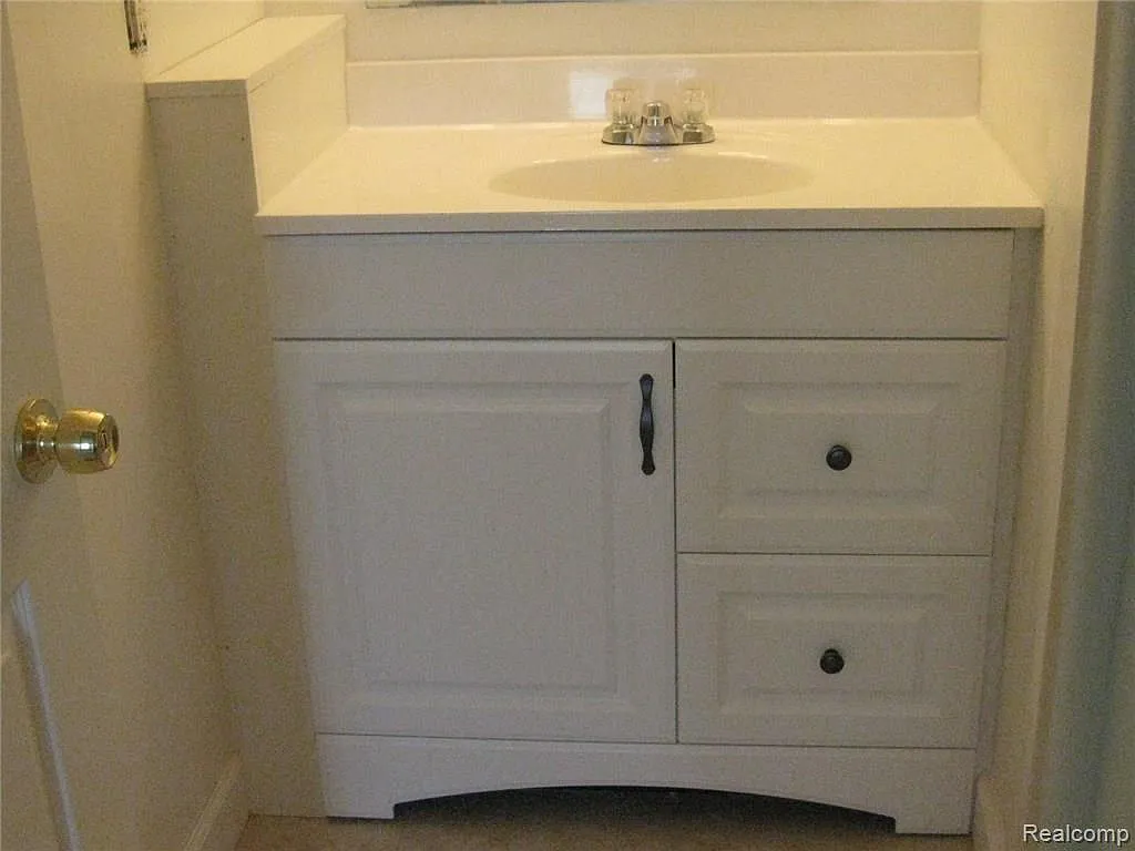 3 bed, 1.5 bath, 1200 sqft, $1,650 — Photo 4
