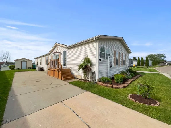 9727 Russell St, Northville, MI 48167