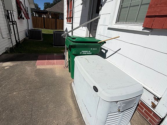 4th image of 221 W 5th St