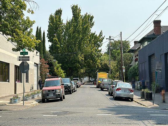 5th image of 1305 SE Main St
