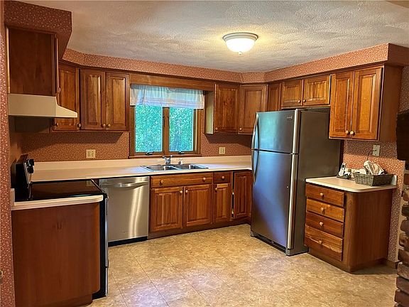 4th image of 219 Congdon Dr