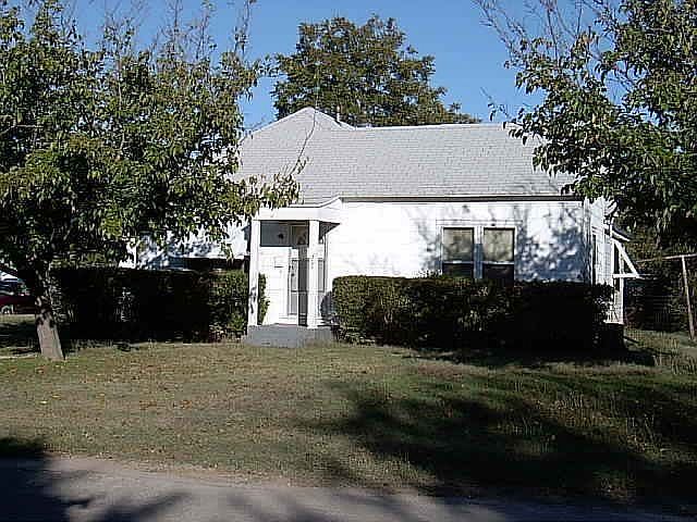1st image of 300 S Pecan St