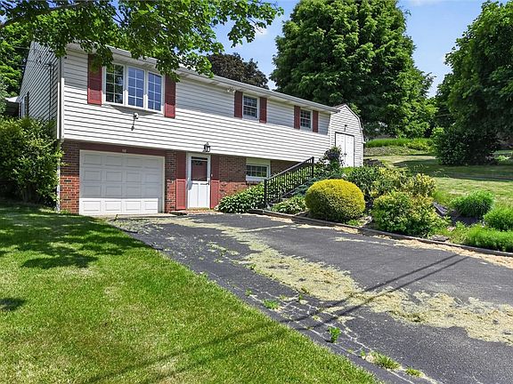 4th image of 105 Willow Dr