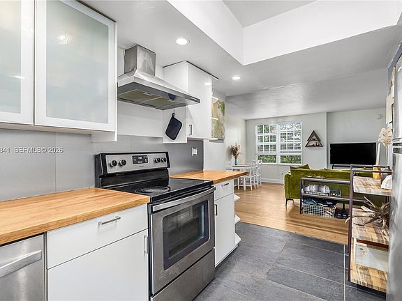 2nd image of 932 7th St #932A
