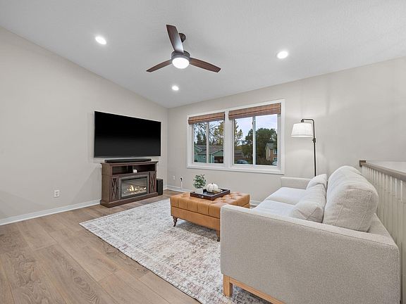 4th image of 1425 Meadow Ct