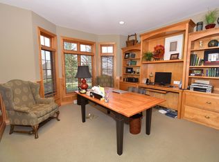 W289N3799 Huntsman Ct, Pewaukee, WI 53072