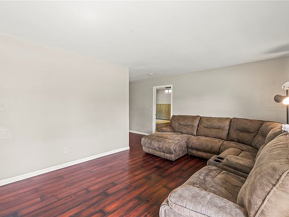 3rd image of 939 Firwood Dr