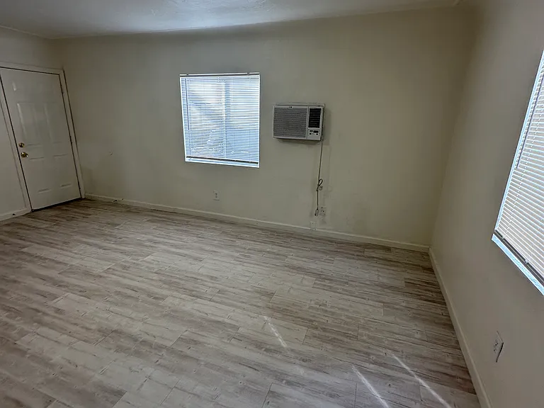 1569 W Harvey Ave #1563 — Photo 2