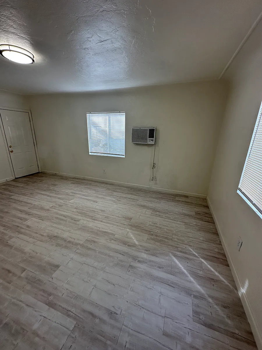 Building Photo - 1569 W Harvey Ave #1563