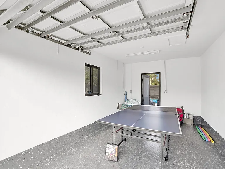 5501 NE 18th Ter — Photo 10