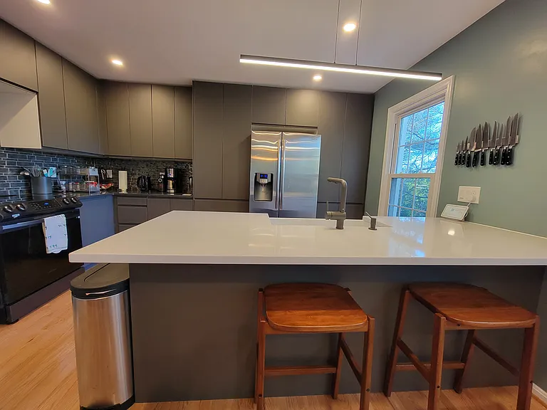 Bar seating for up to 3
