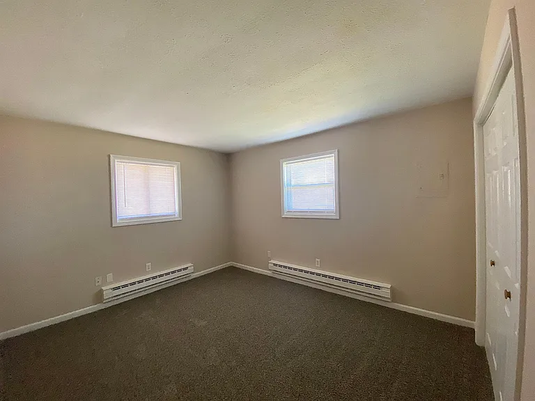 403 N Main St — Photo 5