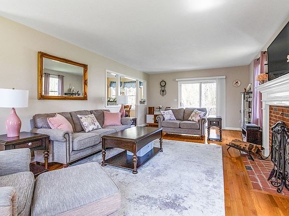3rd image of 67 Lady Slipper Ln