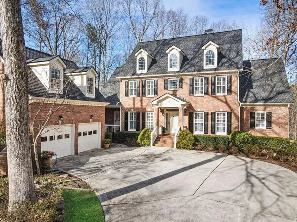 1505 Runnymede Ct SW, Lilburn, GA 30047