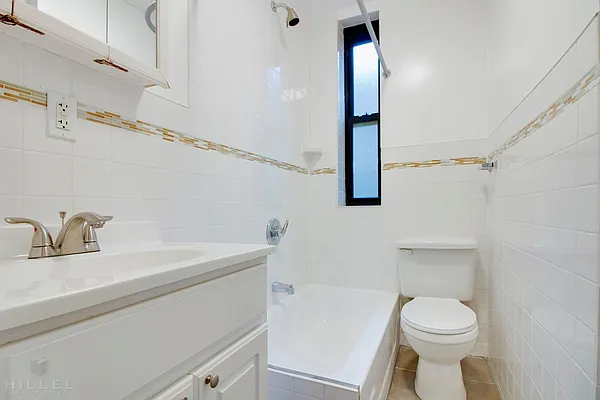 Rented by Hillel Realty Group | media 16