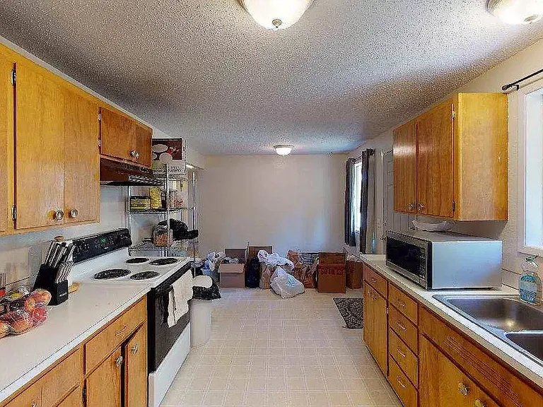 265 NW Yates St #A — Photo 4