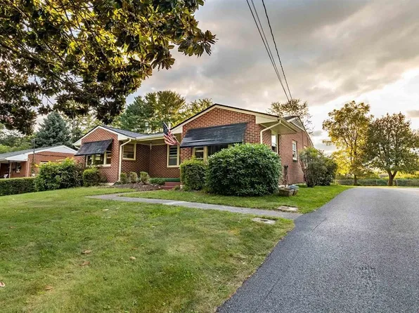 20 Grand View Dr, Radford, VA 24141