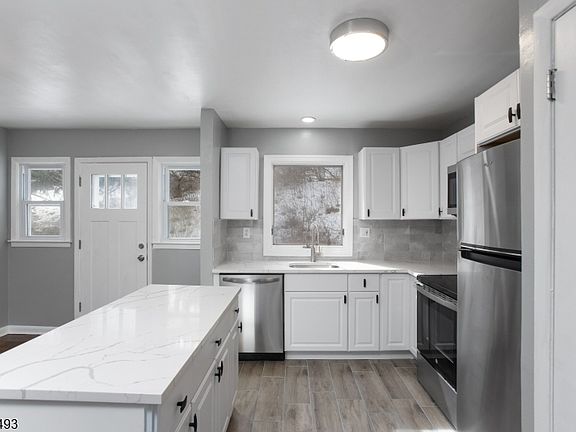 5th image of 667 Colfax Rd