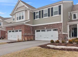 911 Paisley Ln, Naperville, IL 60540
