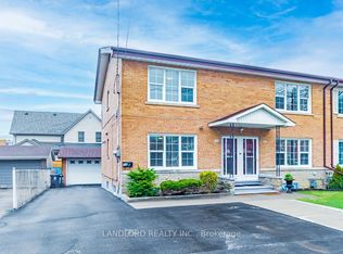 65 Fairfield Ave, Toronto, ON M8W 1R6