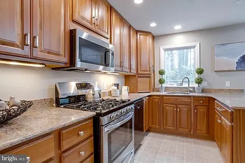 5208 Wenlock Way — Photo 15