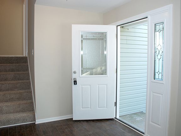 3rd image of 812 Garden Cir