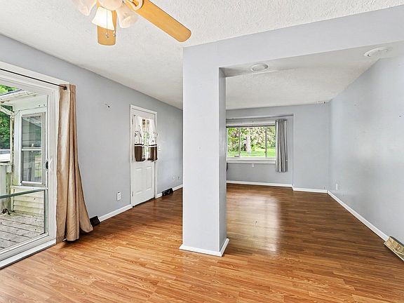 5th image of 312 Mechanic St