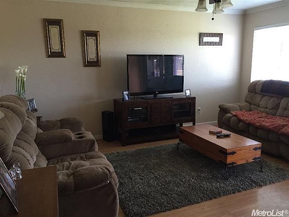 2nd image of 4537 Mission Ave