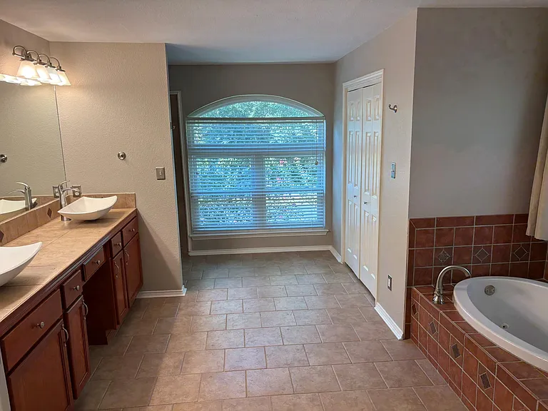 7504 Napier Trl — Photo 11