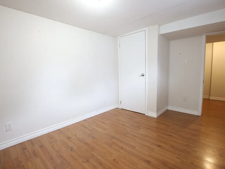 554 McLeod St #1 — Photo 8
