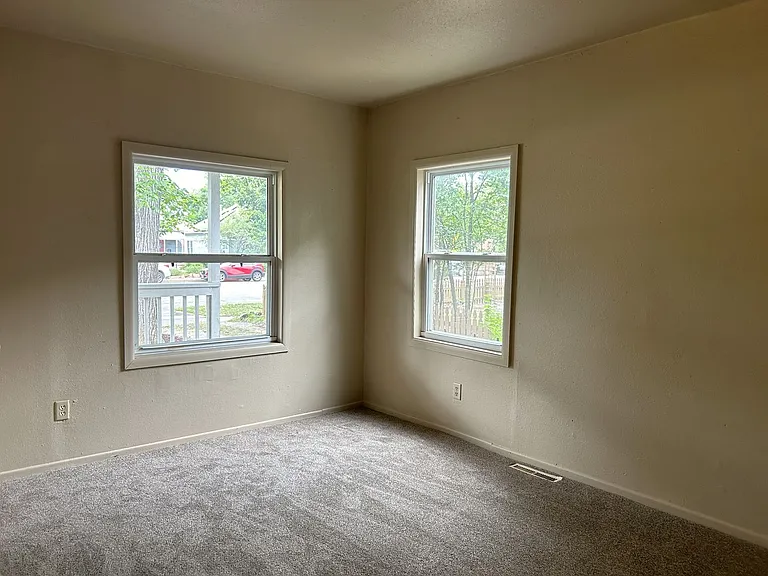 218 Whedbee St — Photo 6