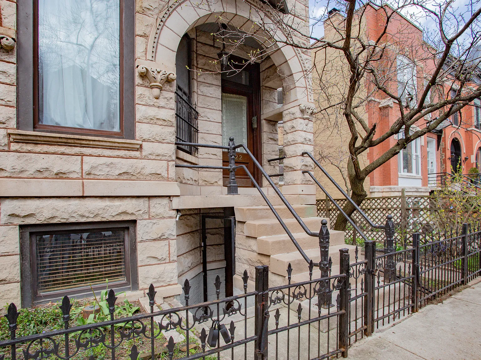 622 W Briar Pl — Photo 4