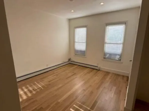 63 Middle St APT 1, Boston, MA 02127