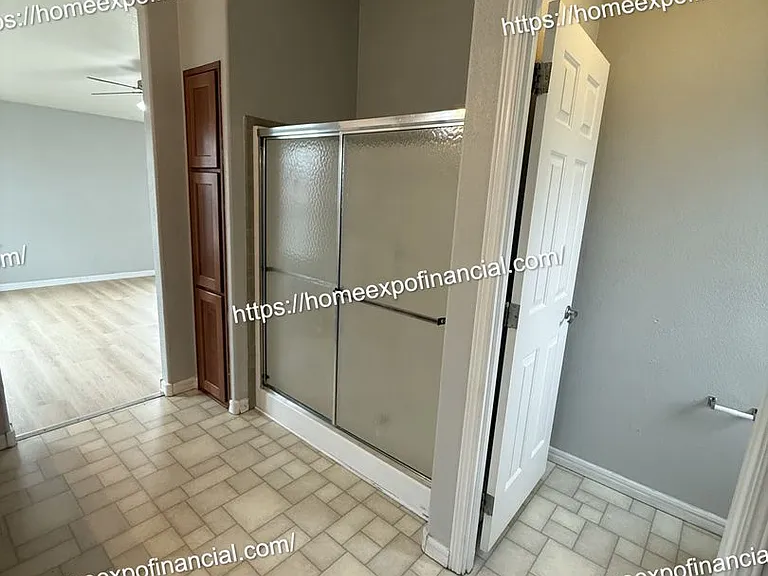 26590 Franklin Ave — Photo 35